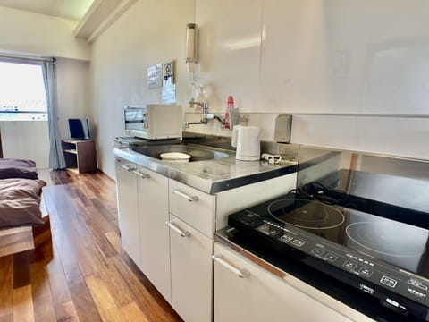 Standard Twin Room | Private kitchen | Mini-fridge, microwave, stovetop, electric kettle