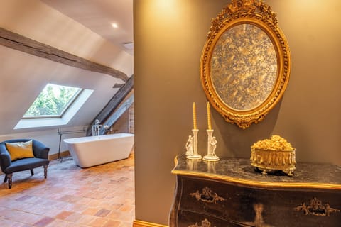 Exclusive Suite, Park View | Bathroom | Hair dryer, bathrobes, slippers, soap