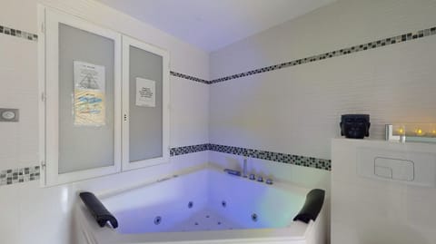 Room, Garden View | Bathroom