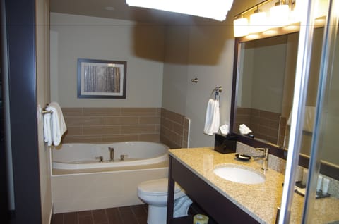 Suite, 1 King Bed, Non Smoking, Jetted Tub | Bathroom | Free toiletries, hair dryer, towels