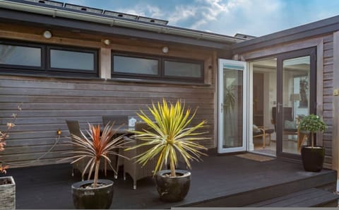 Studio, Smoking | 2 bedrooms