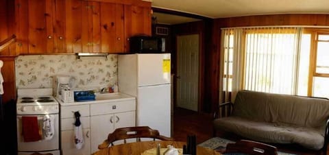 Cottage, 1 Bedroom, Lakeside (Cabin 8) | Private kitchen | Fridge, stovetop, cookware/dishes/utensils