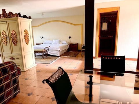 Junior Suite | In-room safe, blackout drapes, free WiFi, bed sheets