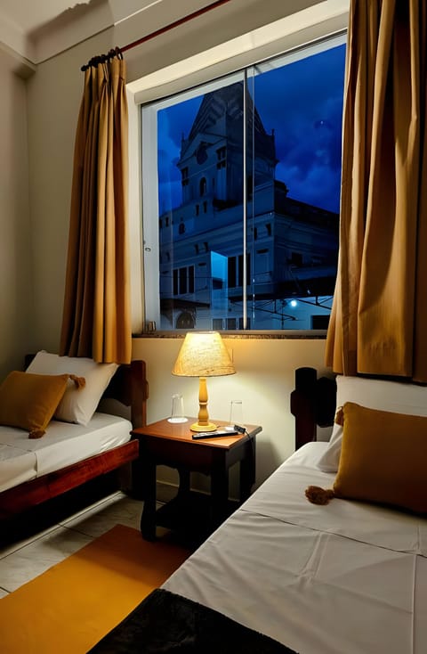 Duplo Standard Solteiro | Free WiFi, bed sheets