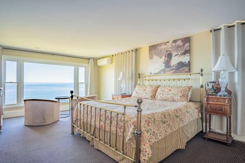 Superior Room, Ocean View (Yankee Clipper Inn or Quarterdeck House) | Individually decorated, individually furnished, iron/ironing board