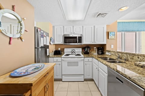 Condo, 2 Bedrooms, Ocean View, Oceanfront (611) | Private kitchen | Full-size fridge, microwave, oven, stovetop