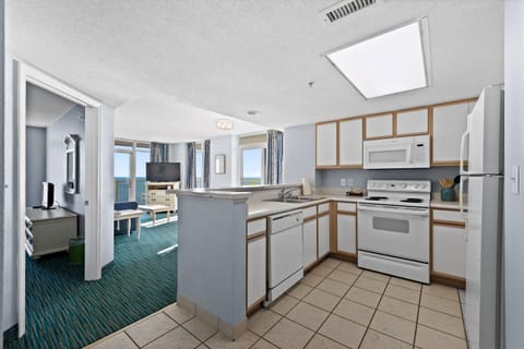 Condo, 2 Bedrooms, Ocean View, Oceanfront (1940) | Private kitchen | Full-size fridge, microwave, oven, stovetop