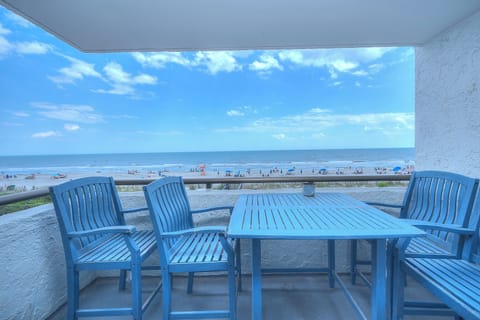 Classic Condo, 1 Bedroom, Balcony, Oceanfront (206) | Balcony