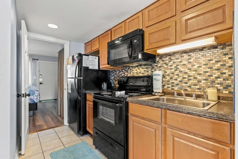 Classic Condo, 1 Bedroom, Balcony, Ocean View (919) | Private kitchen | Full-size fridge, microwave, stovetop, dishwasher