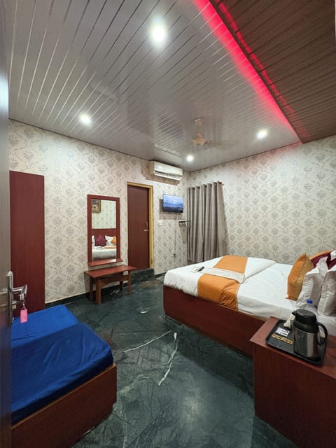 Superior Room | Rollaway beds, free WiFi, bed sheets