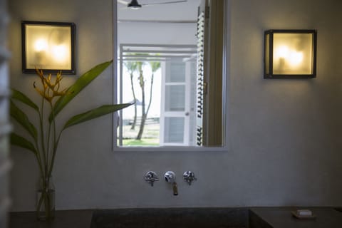 King Room with Sea & Garden View | Bathroom | Shower, rainfall showerhead, free toiletries, hair dryer