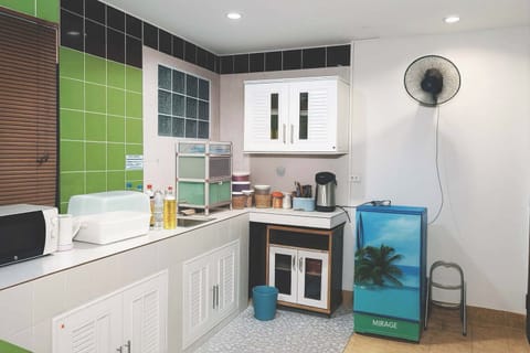 Deluxe Twin Room | Shared kitchen | Microwave