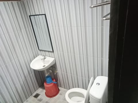 Deluxe Studio | Bathroom | Shower, towels, soap