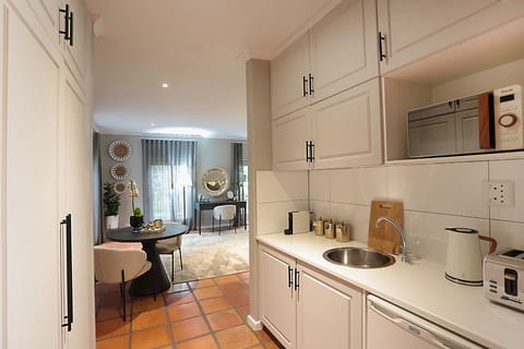 Luxury Suite, Garden View | Private kitchenette | Highchair