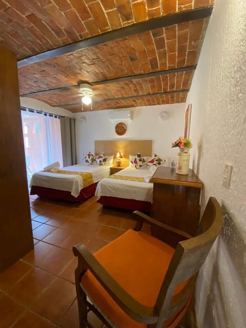 Standard Room, 2 Double Beds | Free WiFi, bed sheets