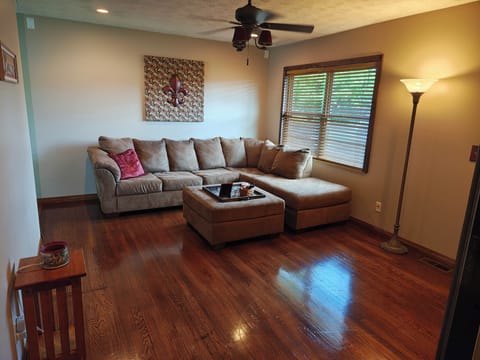 Basic House, Patio | Living area