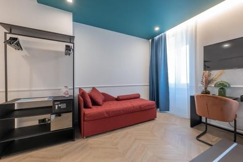 In-room safe, desk, laptop workspace, blackout drapes