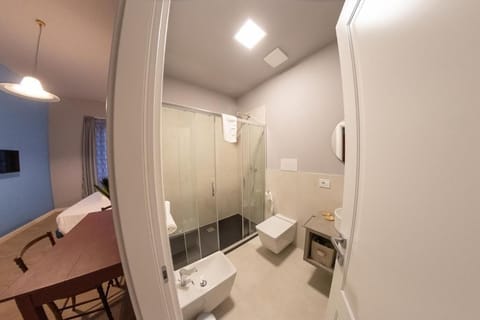 Deluxe Room | Desk, laptop workspace, blackout drapes, soundproofing