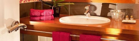 Superior Double or Twin Room | Bathroom sink