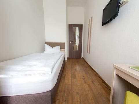 Comfort Single Room | Desk, laptop workspace, free WiFi, bed sheets