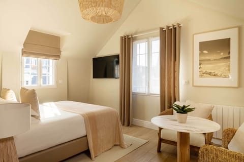 Studio | Blackout drapes, soundproofing, free WiFi