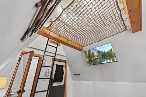 Cabin, River View | Free WiFi