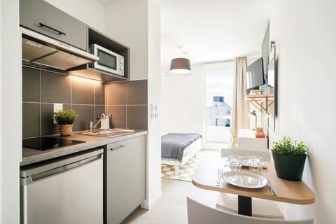 Studio | Private kitchen | Fridge, microwave, stovetop, dining tables