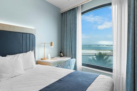 Standard Single Room, 1 King Bed with Sofa bed | In-room safe, free WiFi, bed sheets, wheelchair access