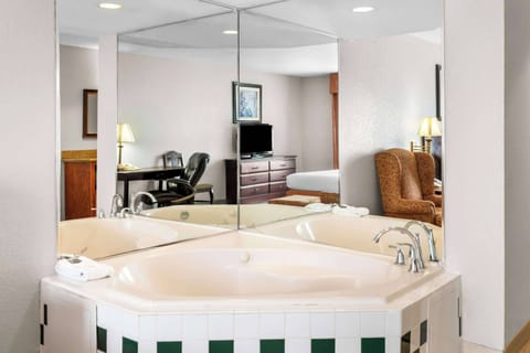 Suite, 1 King Bed, Non Smoking, Jetted Tub | Premium bedding, down comforters, desk, laptop workspace