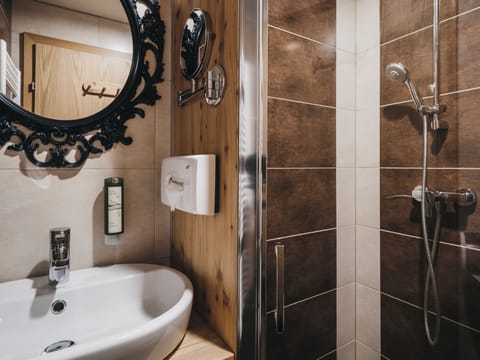 Standard Double Room, 1 Bedroom, Balcony, Mountain View | Bathroom | Hair dryer, towels, soap, shampoo