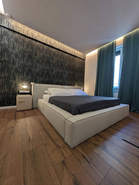 Deluxe Double Room, Courtyard View | In-room safe, blackout drapes, free WiFi