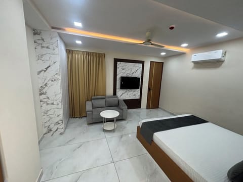 Executive Double Room | Desk, free WiFi