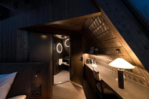 Soundproofing, free WiFi