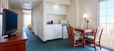 Standard Suite, Ocean View | In-room safe, individually decorated, individually furnished