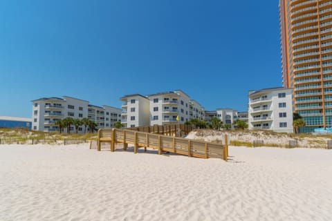 Signature Condo, 3 Bedrooms, Balcony, Beach View | Bathroom | Free toiletries, towels, soap, shampoo