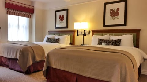 One Bedroom Suite (Elite 2 Queens) | Premium bedding, down comforters, pillowtop beds, minibar