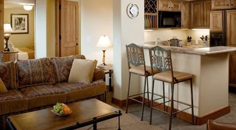 Premium bedding, in-room safe, individually decorated