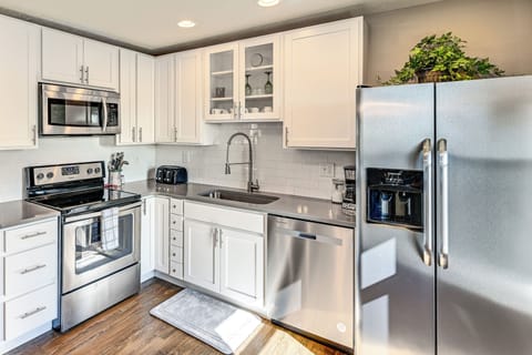 House (5 Bedrooms) | Interior