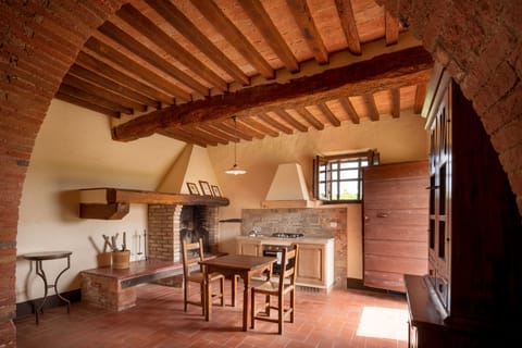 Honeymoon Apartment | Living area | Fireplace