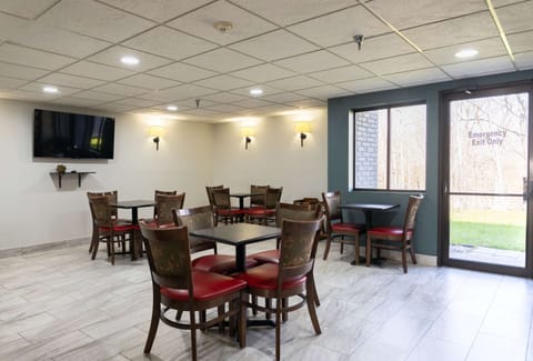 Free daily self-serve breakfast