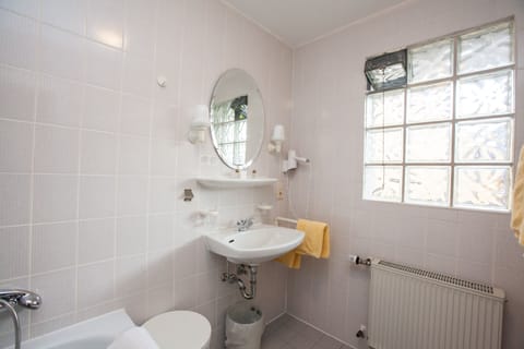 Superior Double Room, Balcony, River View | Bathroom | Free toiletries, hair dryer, towels