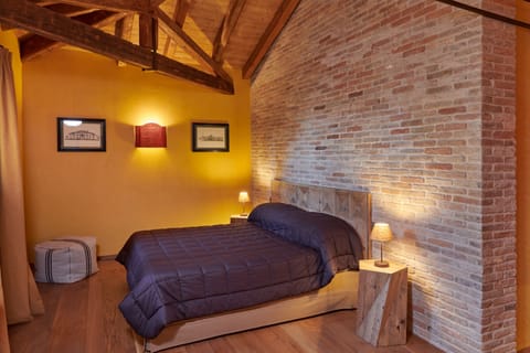 Suite, Garden View | Blackout drapes, free WiFi, bed sheets