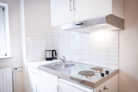Apartment, 2 Bedrooms, Private Bathroom | Private kitchenette