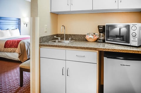 Suite, 1 King Bed, Non Smoking | Private kitchenette | Coffee/tea maker