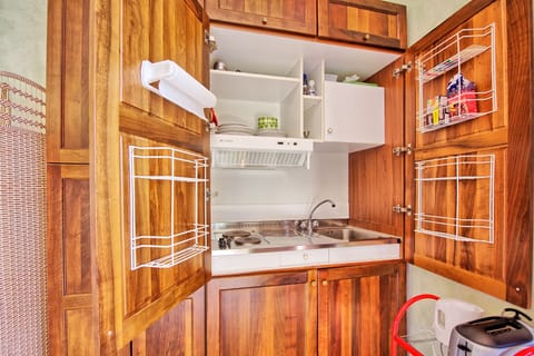 Apartment, 1 Bedroom (Ovile) | Private kitchen | Fridge, stovetop