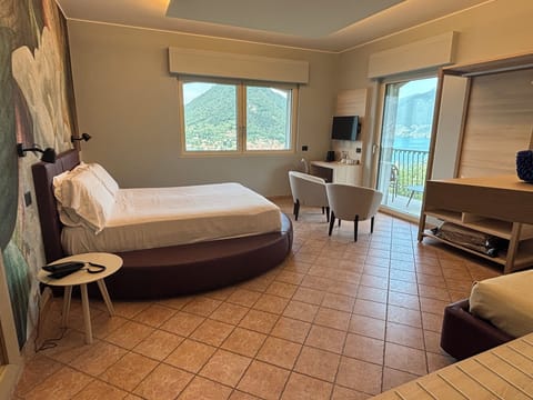 Free WiFi, wheelchair access