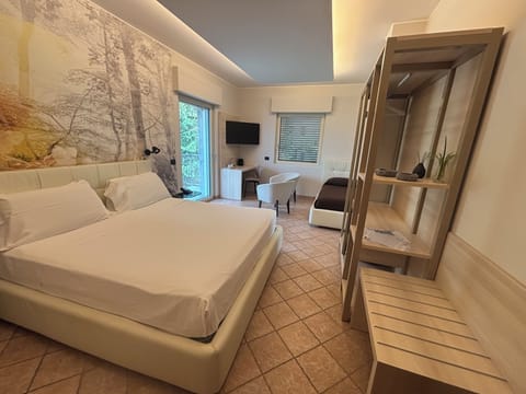 Free WiFi, wheelchair access