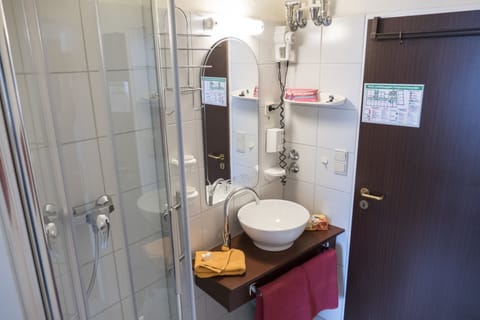 Double Room | Bathroom sink