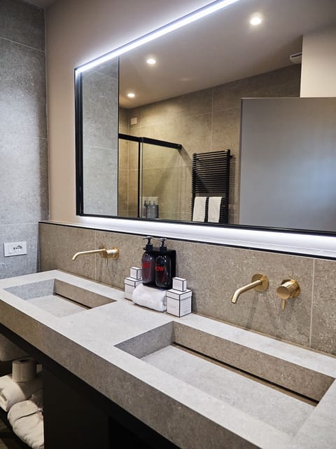 Suite, 1 King Bed, Non Smoking | Bathroom | Shower, rainfall showerhead, free toiletries, hair dryer