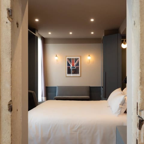 Suite, 1 King Bed, Non Smoking | Minibar, in-room safe, iron/ironing board, free WiFi